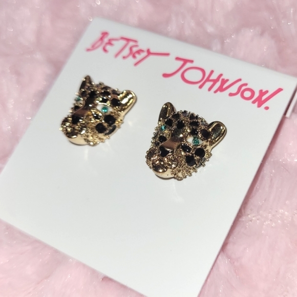 Last pair! Betsey Johnson leopard face stud earrings. - Picture 11 of 14